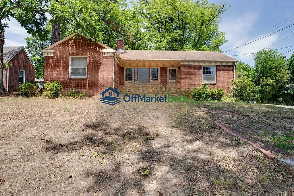 Off-market house in Oxford, North Carolina — 4 beds, 2 baths, $129,750 — photo 2 of 8