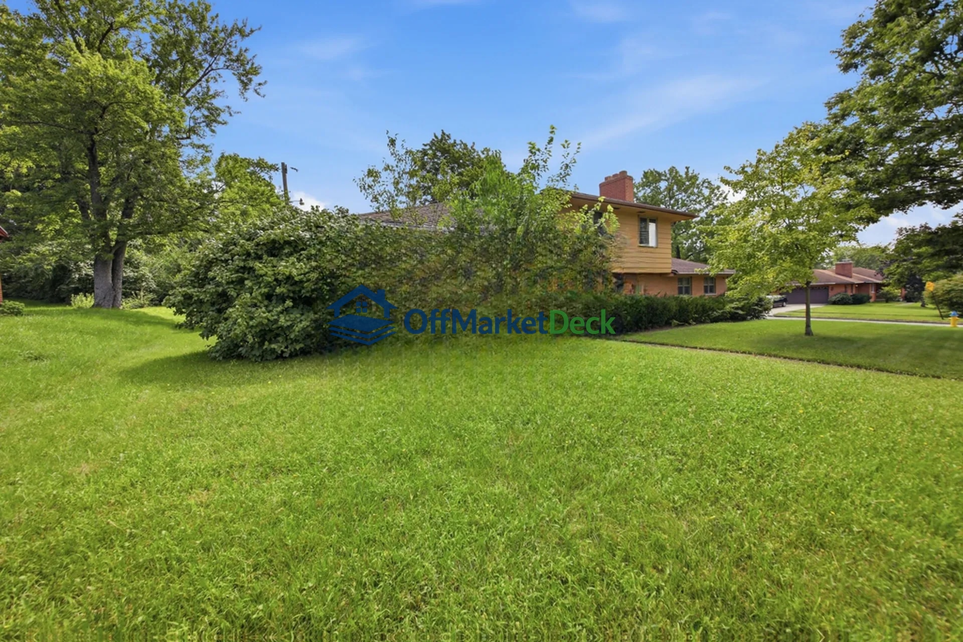 Off-market house in Dayton, Ohio — 3 beds, 3 baths, $154,750 — photo 3 of 8