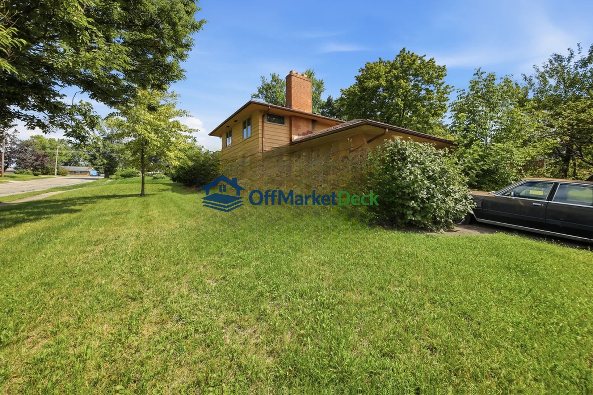 Off-market house in Dayton, Ohio — 3 beds, 3 baths, $154,750 — photo 2 of 8