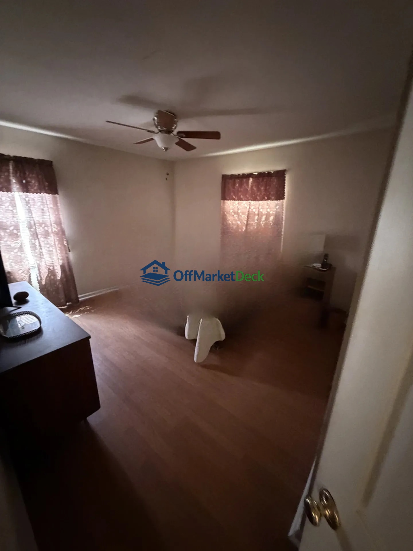 Off-market house in Charlotte, North Carolina — 3 beds, 1.5 baths, $217,500 — photo 2 of 8