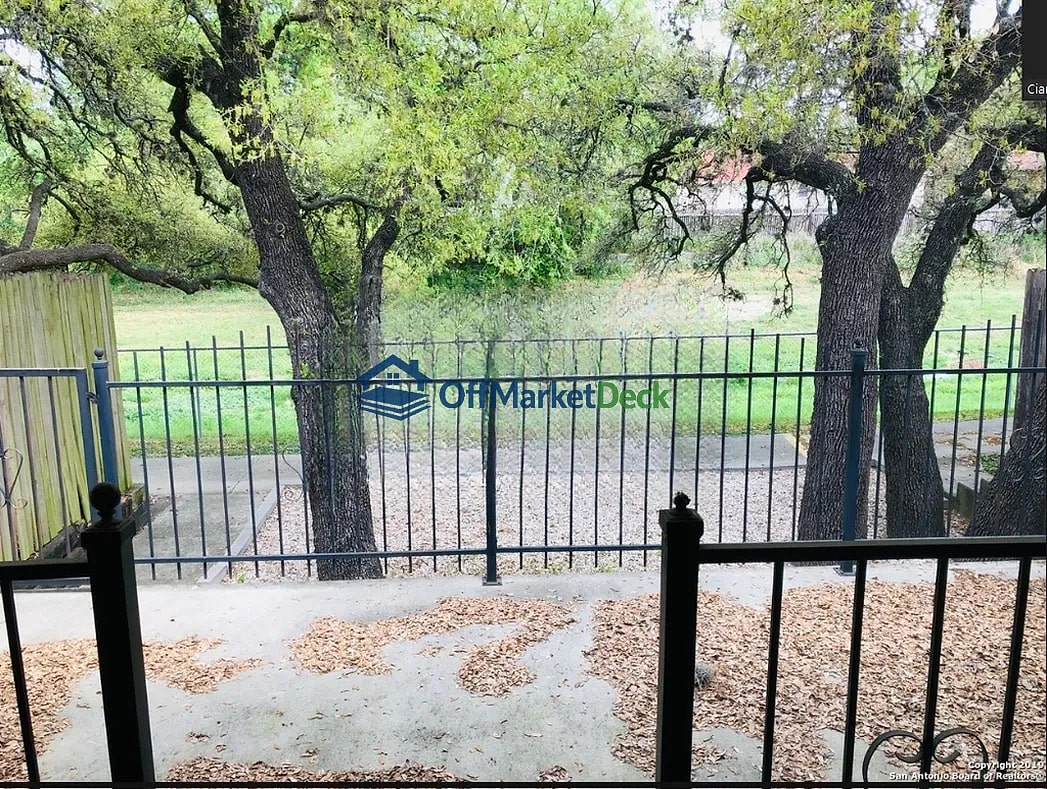 Off-market townhome in San Antonio, Texas — 2 beds, 2 baths, $140,000 — photo 3 of 3
