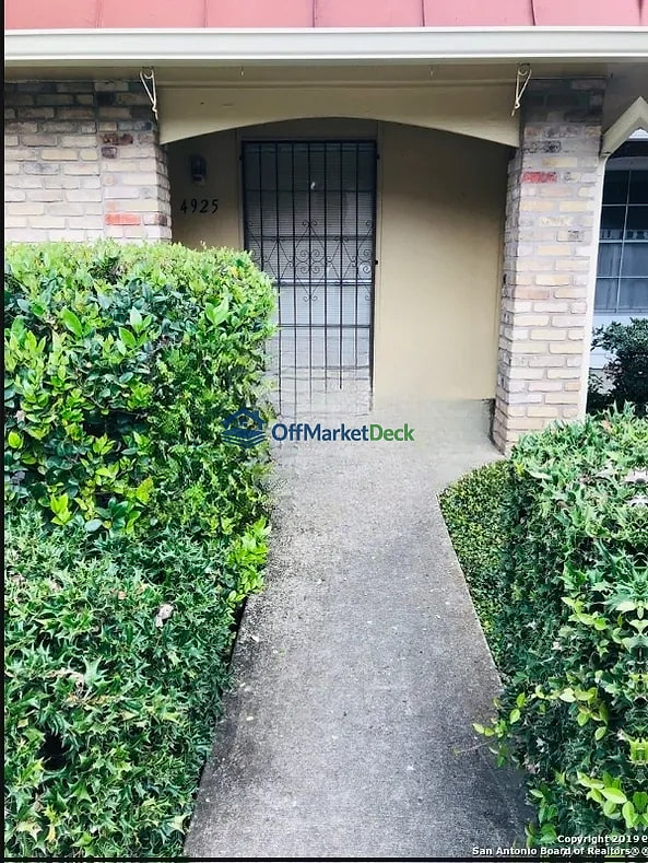 Off-market townhome in San Antonio, Texas — 2 beds, 2 baths, $140,000 — photo 2 of 3