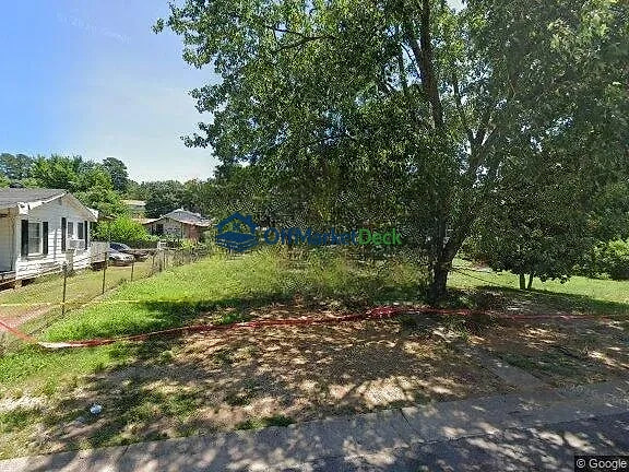 Off-market house in Docena, Alabama — 2 beds, 1 bath, $17,000 — photo 3 of 3