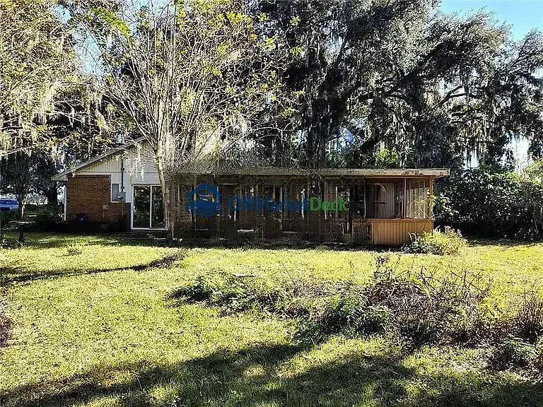 Off-market house in Wildwood, Florida — 3 beds, 2 baths, $330,000 — photo 5 of 8
