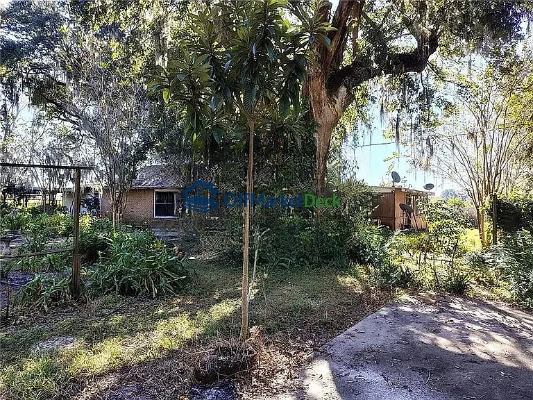 Off-market house in Wildwood, Florida — 3 beds, 2 baths, $330,000 — photo 8 of 8