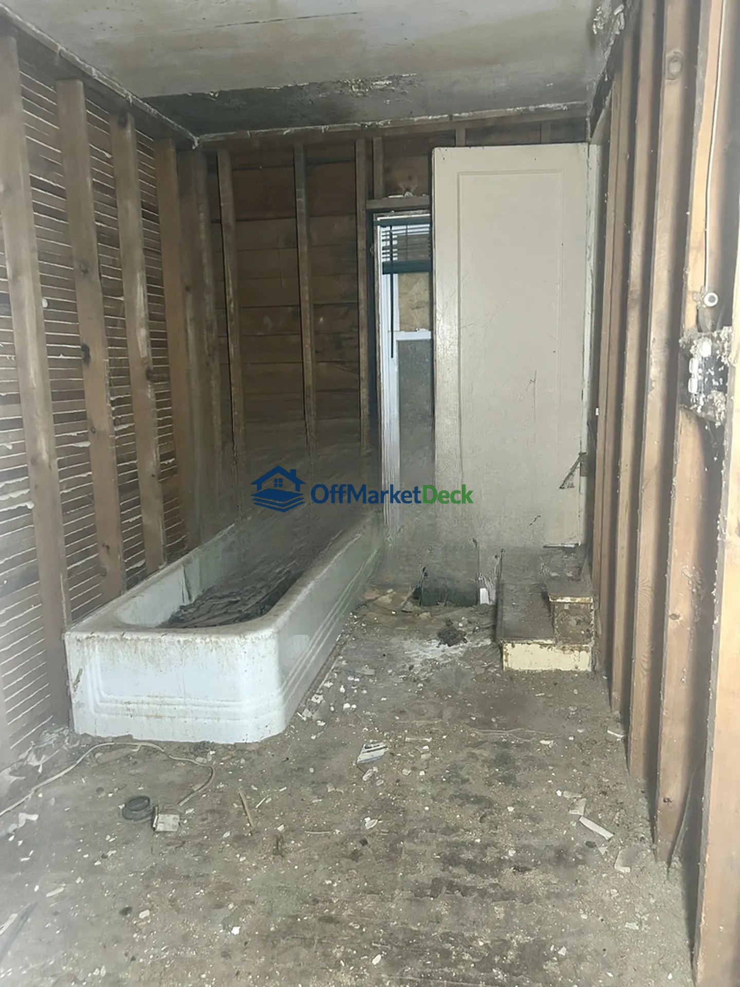 Off-market house in Saginaw, Michigan — 2 beds, 1 bath, $13,300 — photo 6 of 8