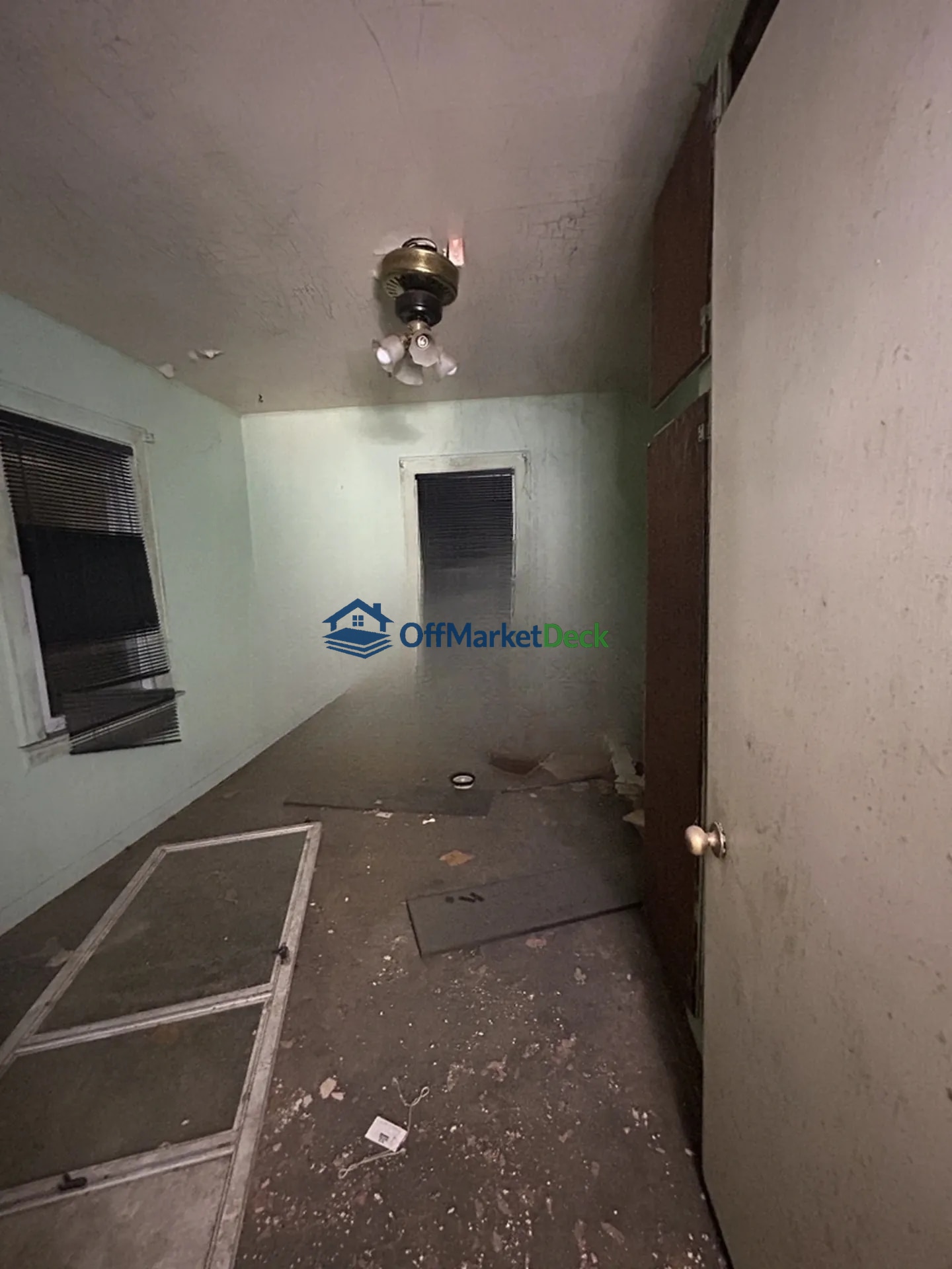 Off-market house in Saginaw, Michigan — 2 beds, 1 bath, $13,300 — photo 4 of 8