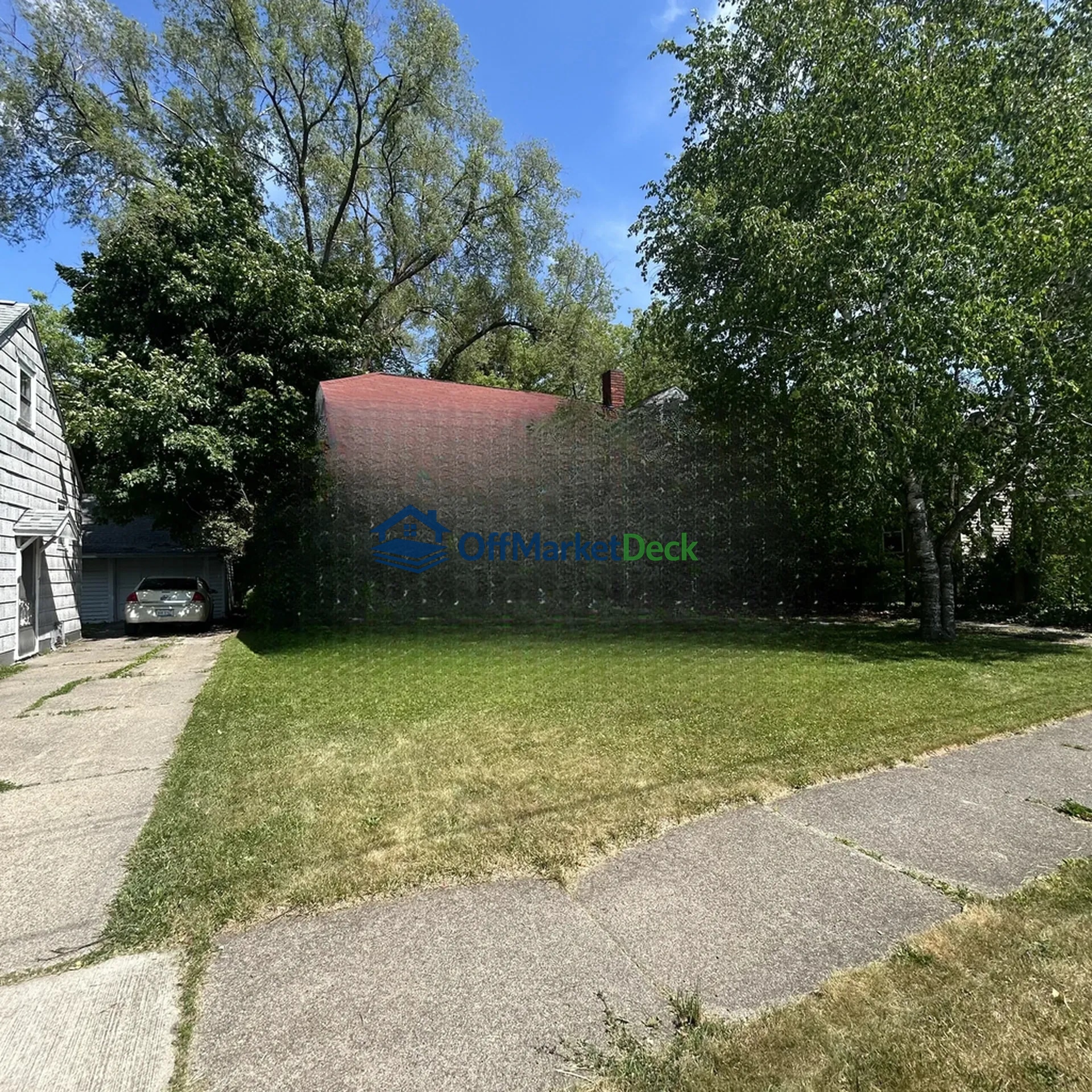 Off-market house in Saginaw, Michigan — 2 beds, 1 bath, $13,300 — photo 2 of 8