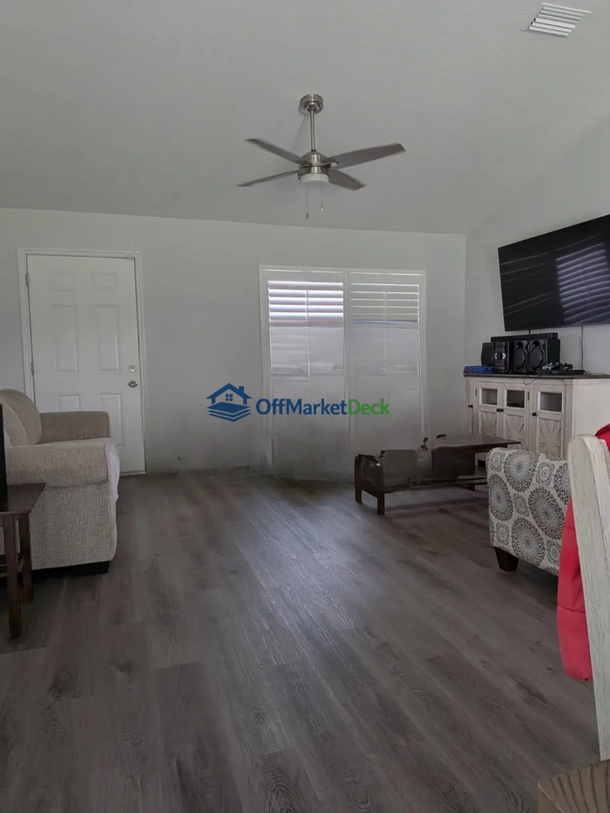 Off-market house in Ocala, Florida — 3 beds, 2 baths, $276,700 — photo 8 of 8