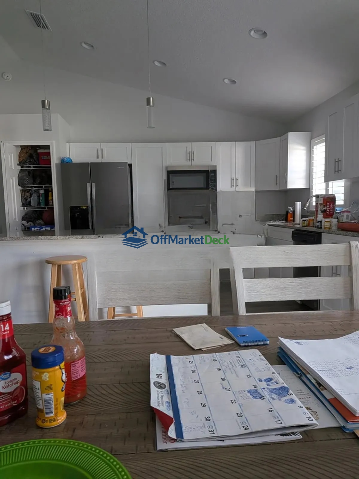 Off-market house in Ocala, Florida — 3 beds, 2 baths, $276,700 — photo 4 of 8