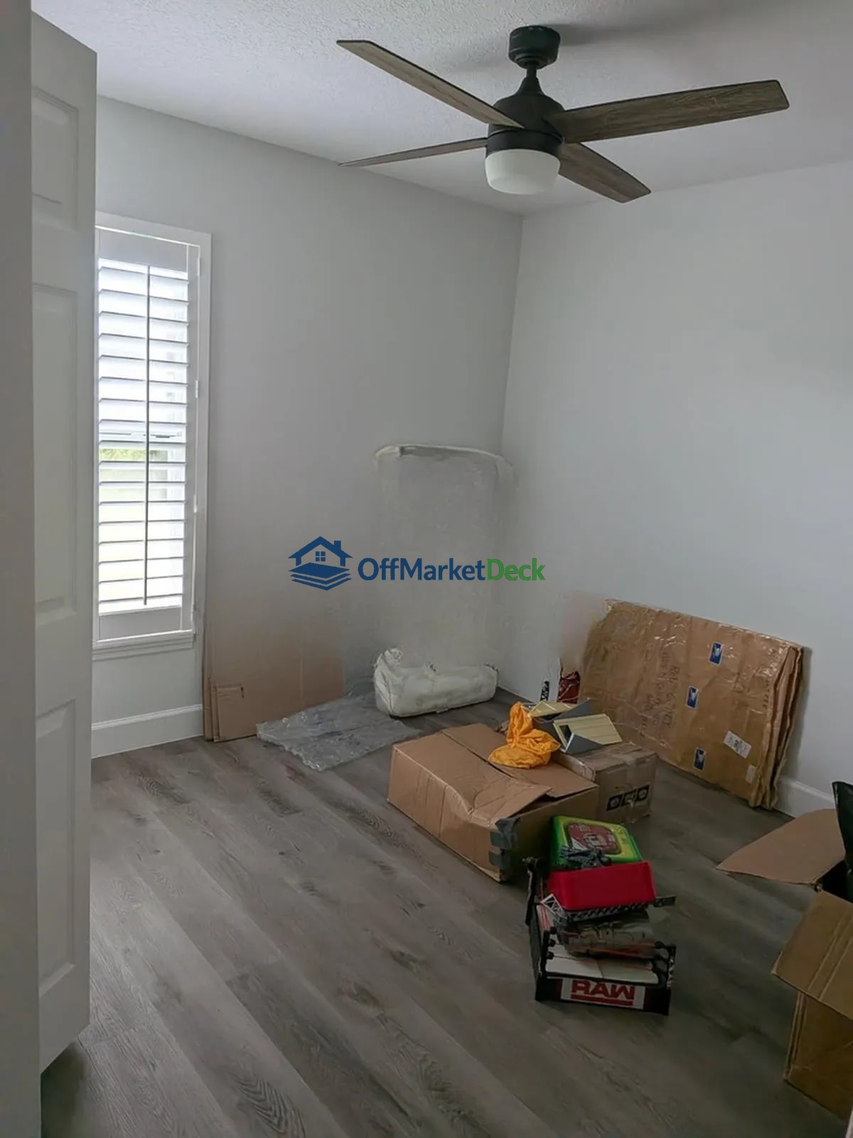 Off-market house in Ocala, Florida — 3 beds, 2 baths, $276,700 — photo 5 of 8
