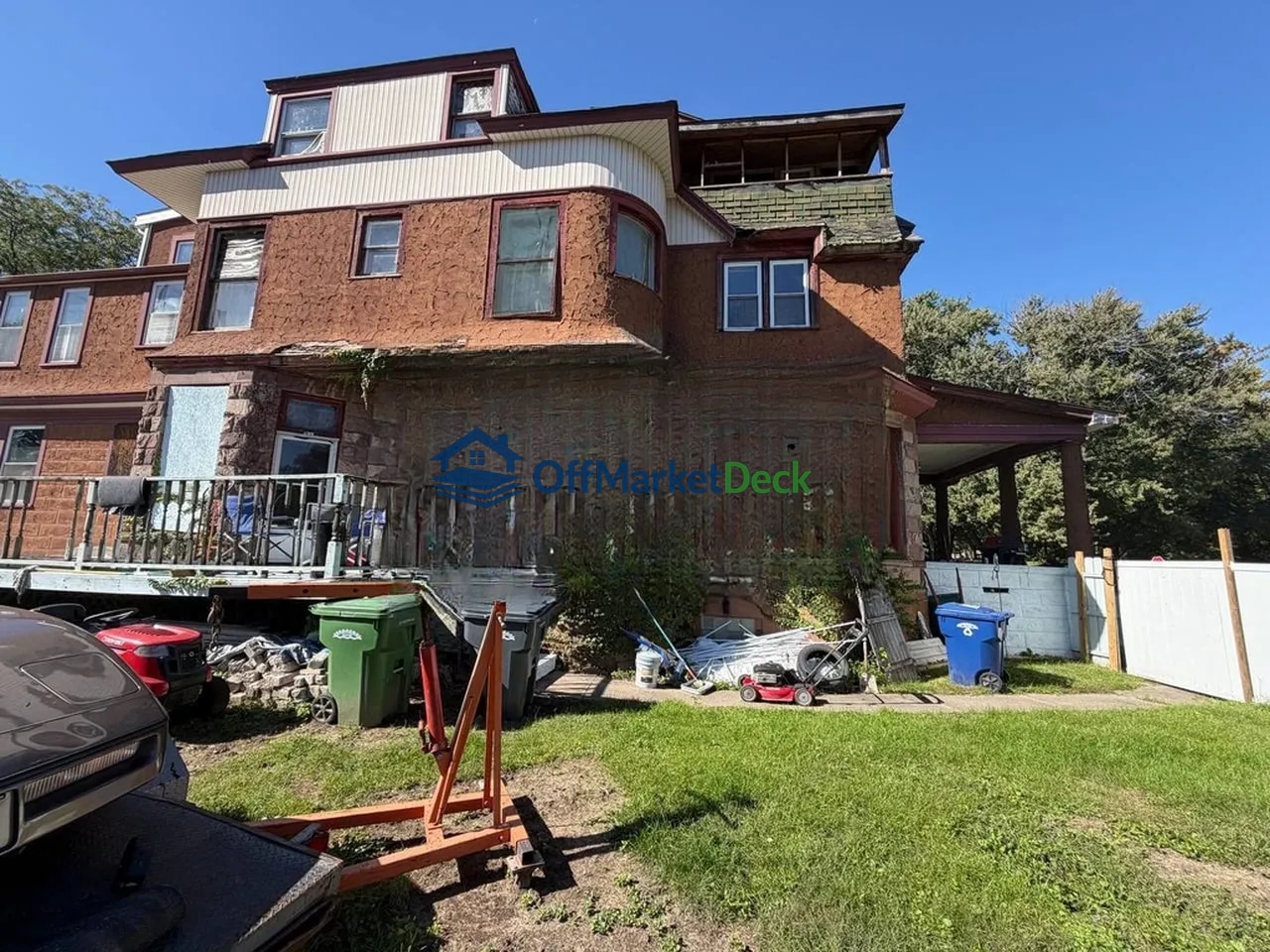 Off-market multi family in Clinton, Iowa — 9 beds, 9 baths, $170,000 — photo 5 of 8