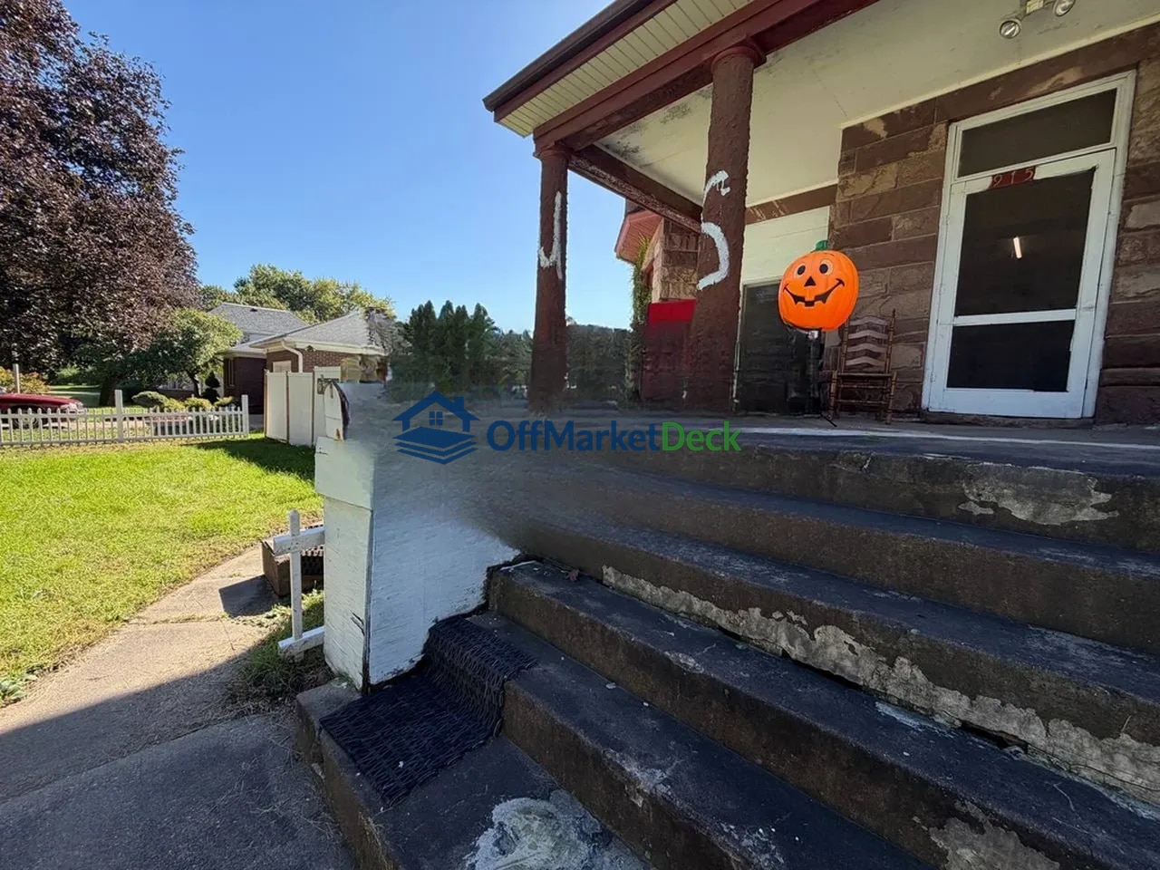 Off-market multi family in Clinton, Iowa — 9 beds, 9 baths, $170,000 — photo 4 of 8