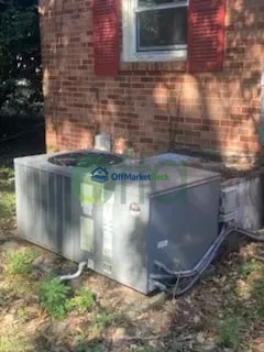 Off-market house in Fayetteville, North Carolina — 4 beds, 1 bath, $125,000 — photo 5 of 8