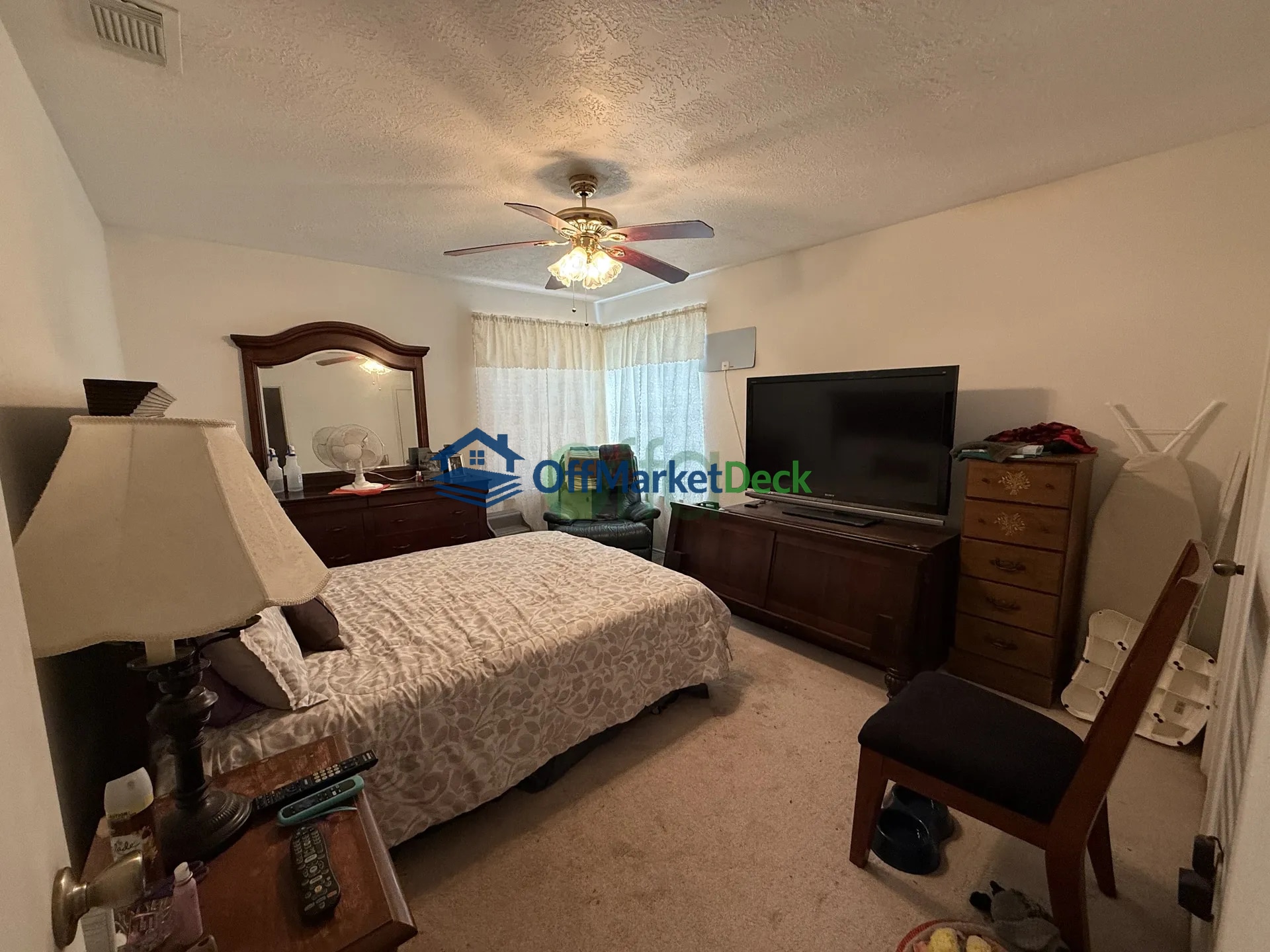 Off-market house in Houston, Texas — 4 beds, 2 baths, $319,000 — photo 3 of 6