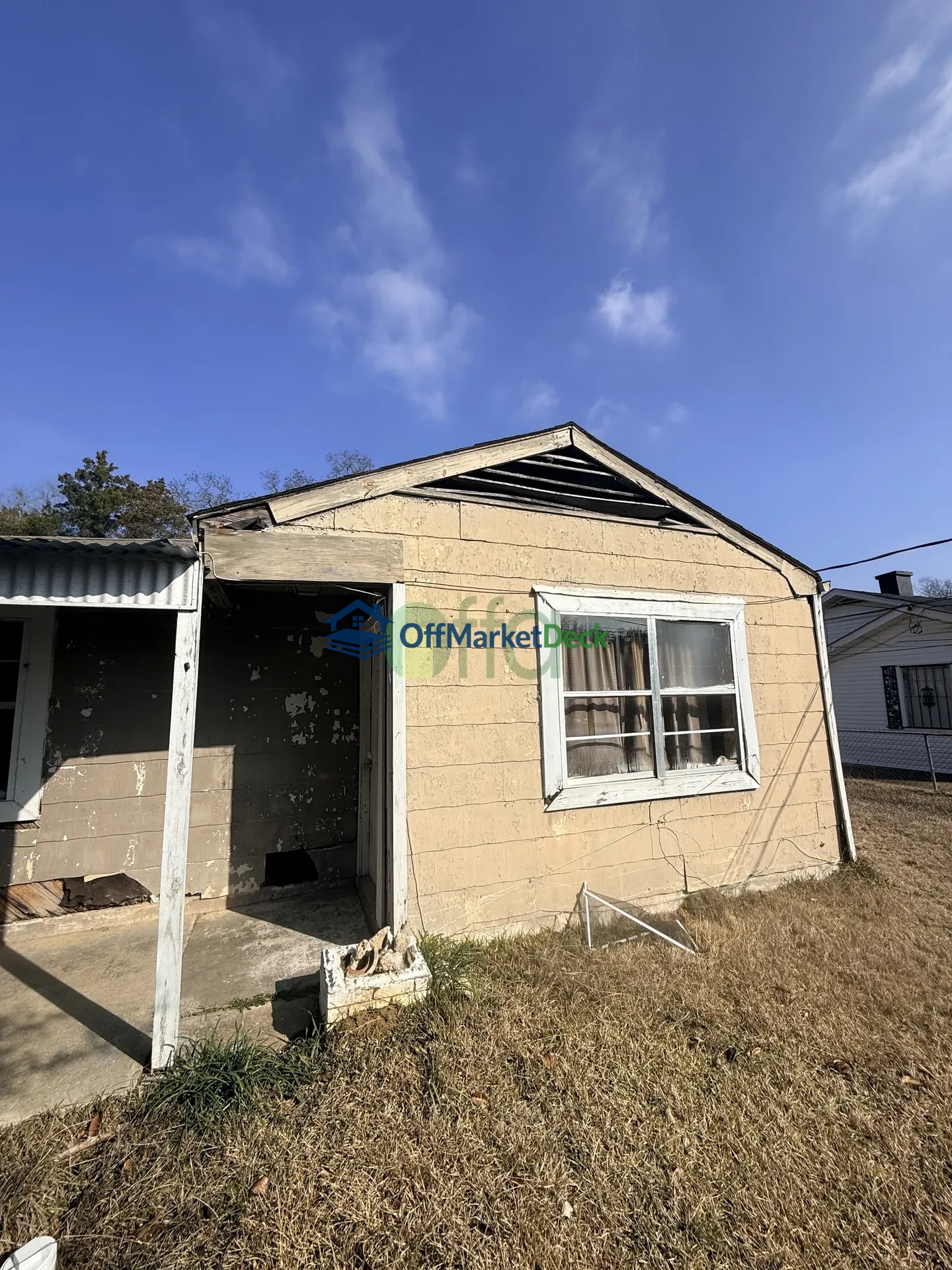 Off-market house in Montgomery, Alabama — 2 beds, 1 bath, $33,000 - Blurred background Image