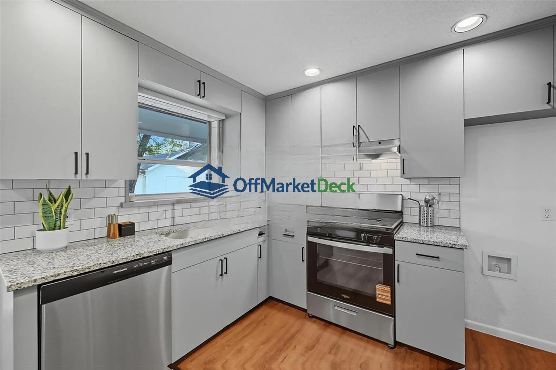 Off-market house in Arlington, Texas — 3 beds, 2 baths, $348,000 — photo 3 of 4