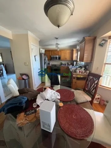 Off-market house in Oxon Hill, Maryland — 4 beds, 3.5 baths, $525,000 — photo 5 of 8