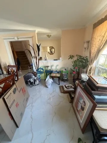 Off-market house in Oxon Hill, Maryland — 4 beds, 3.5 baths, $525,000 — photo 3 of 8