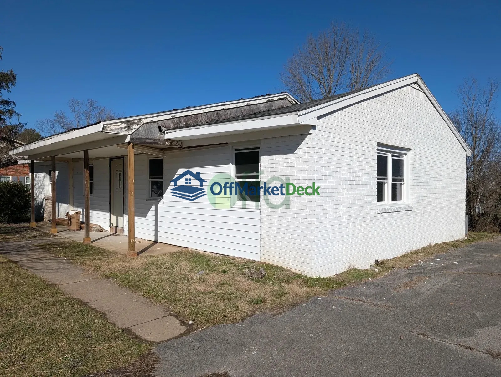 Off-market house in Stanford, Kentucky — 4 beds, 2 baths, $183,750 — photo 2 of 8