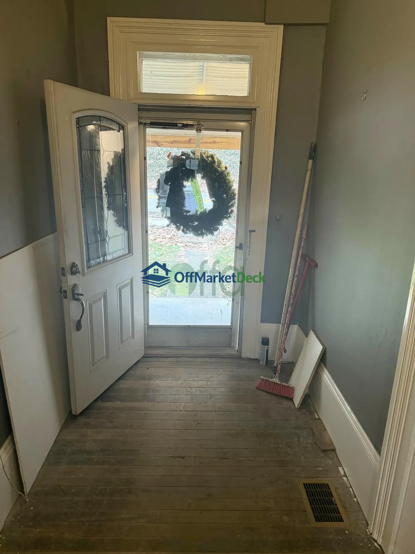 Off-market house in Frankfort, Kentucky — 2 beds, 1.5 baths, $162,750 — photo 4 of 8
