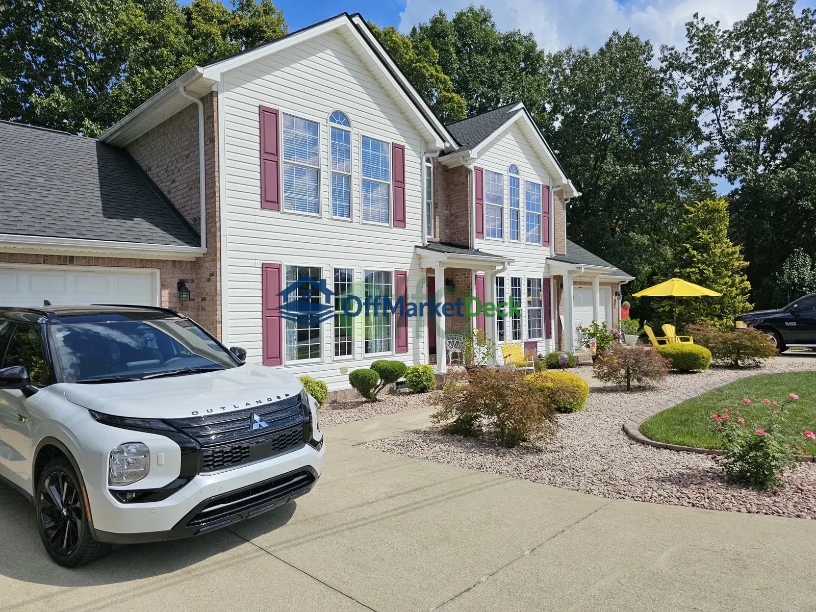 Off-market duplex in Berea, Kentucky — 5 beds, 4 baths, $567,000 — photo 2 of 8