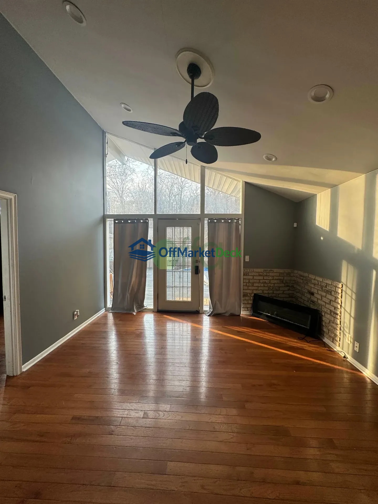 Off-market house in Louisville, Kentucky — 4 beds, 2.5 baths, $210,000 — photo 5 of 8