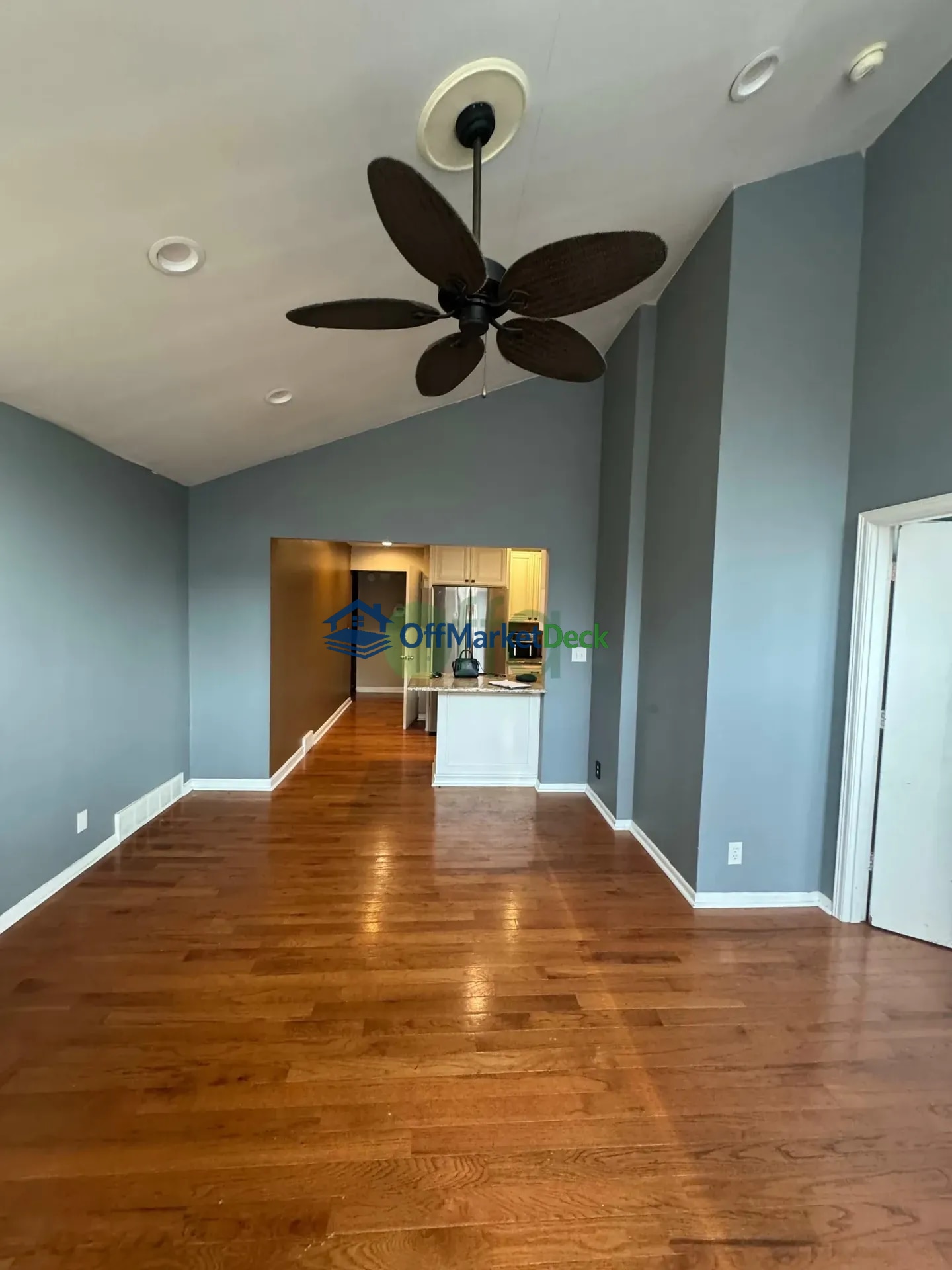 Off-market house in Louisville, Kentucky — 4 beds, 2.5 baths, $210,000 — photo 7 of 8