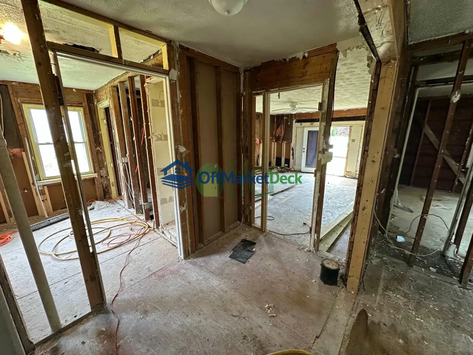Off-market house in Taylorsville, Kentucky — 4 beds, 2 baths, $168,950 — photo 4 of 8