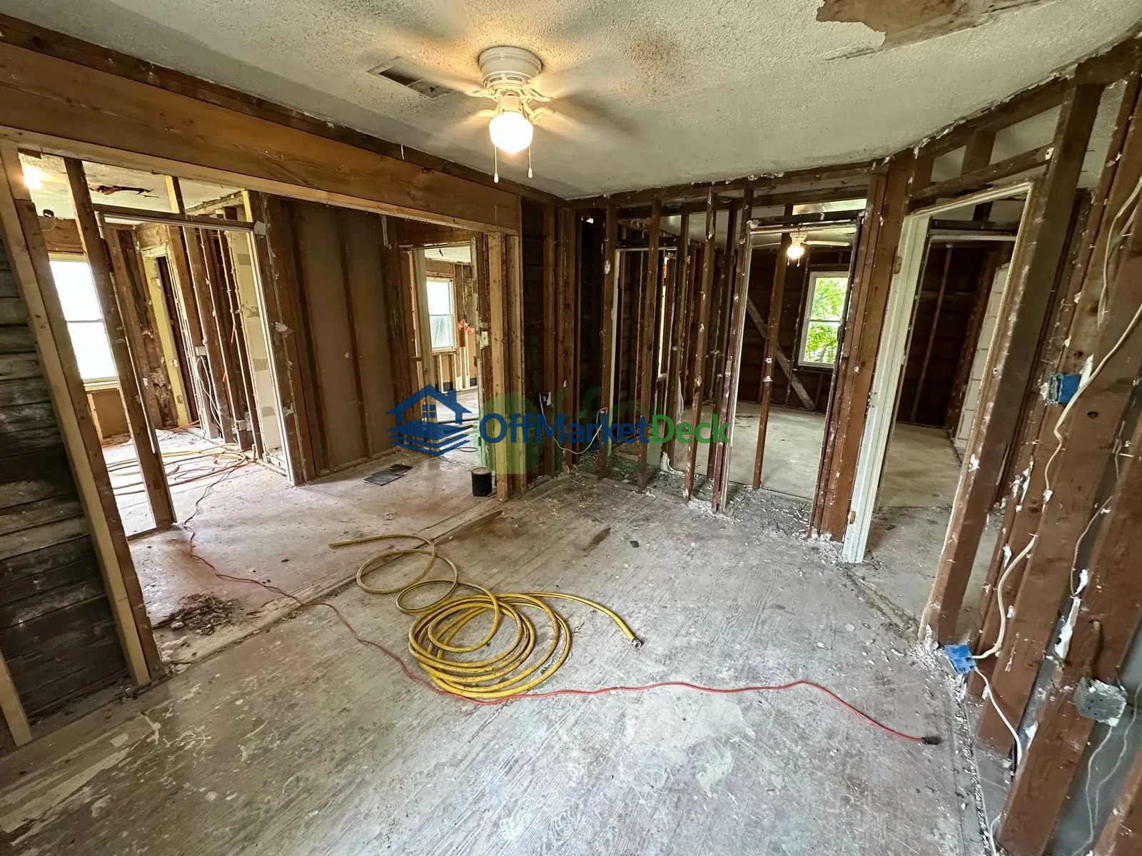 Off-market house in Taylorsville, Kentucky — 4 beds, 2 baths, $168,950 — photo 3 of 8