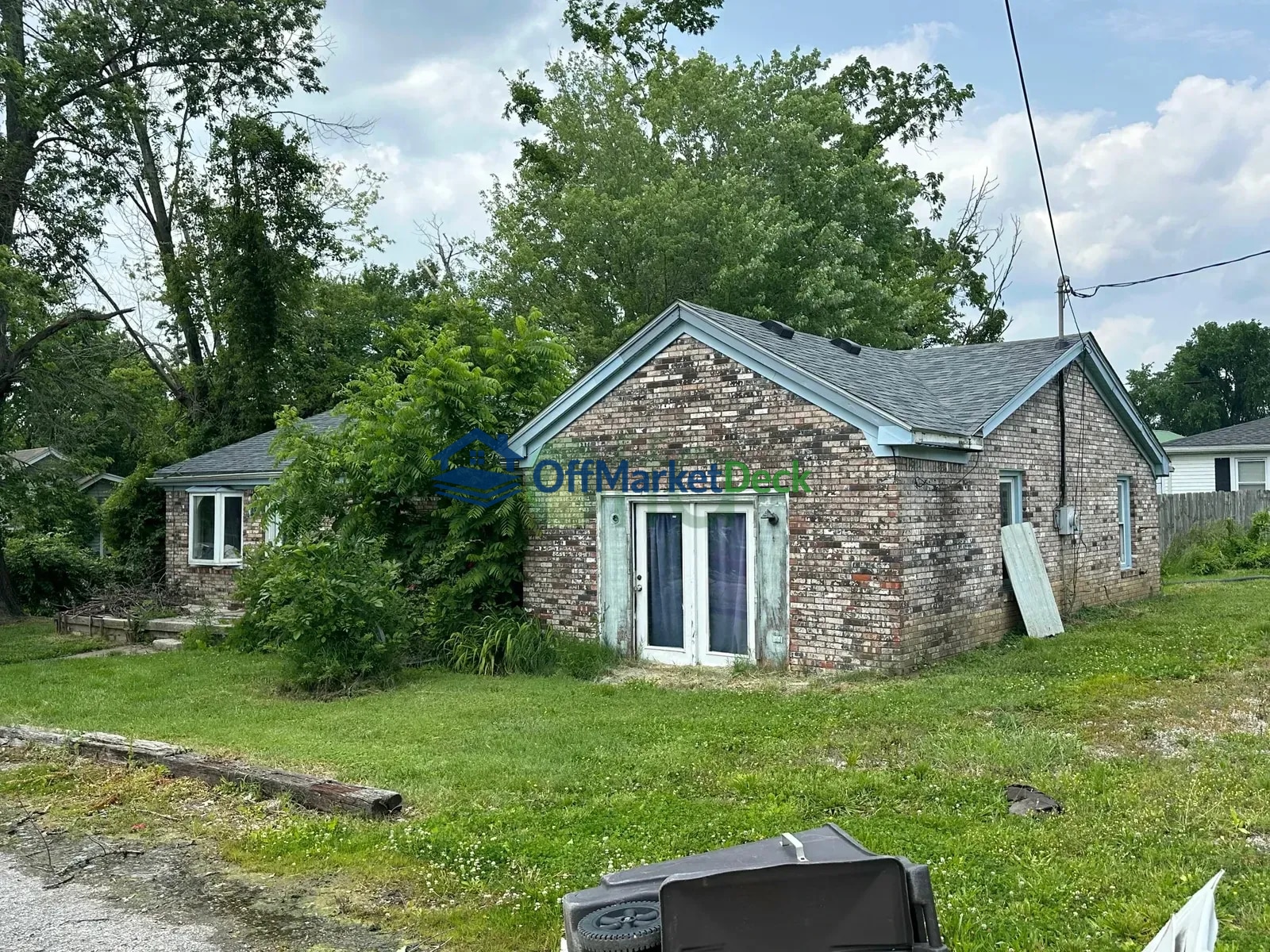 Off-market house in Taylorsville, Kentucky — 4 beds, 2 baths, $168,950 — photo 2 of 8