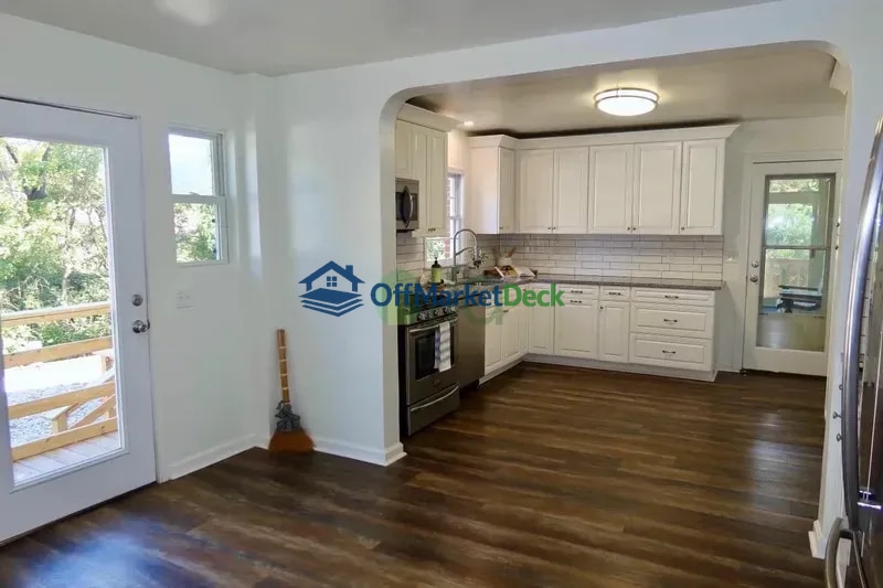 Off-market house in Louisville, Kentucky — 3 beds, 3.5 baths, $379,480 — photo 8 of 8