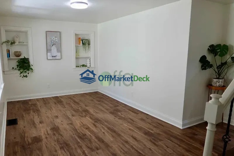Off-market house in Louisville, Kentucky — 3 beds, 3.5 baths, $379,480 — photo 7 of 8