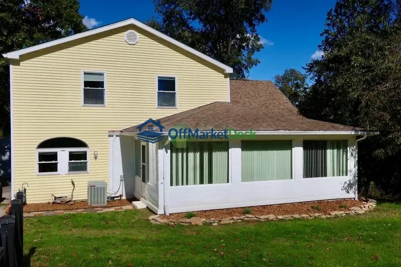 Off-market house in Louisville, Kentucky — 3 beds, 3.5 baths, $379,480