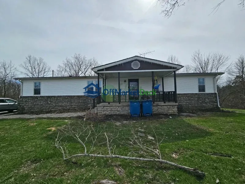 Off-market house in Lawrenceburg, Kentucky — 3 beds, 2 baths, $199,800 — photo 2 of 8