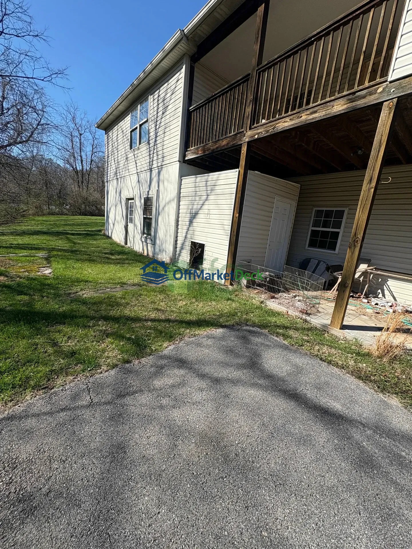 Off-market house in Berea, Kentucky — 3 beds, 2 baths, $226,800 — photo 3 of 8