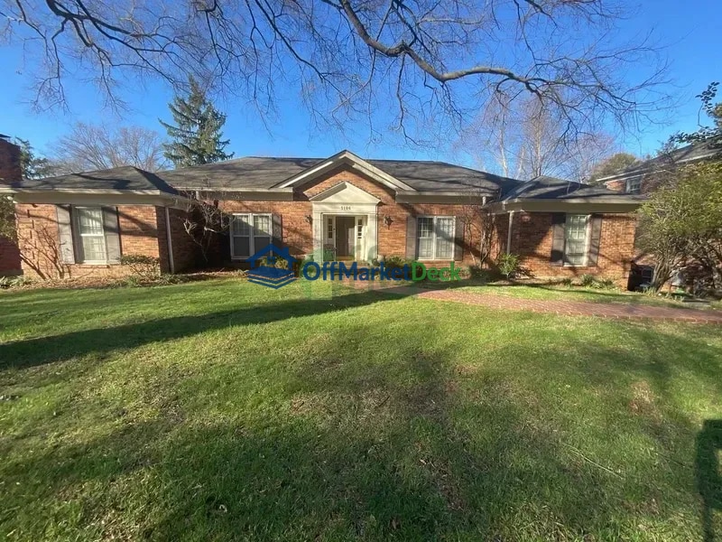 Off-market house in Louisville, Kentucky — 4 beds, 3.5 baths, $535,500 — photo 7 of 8