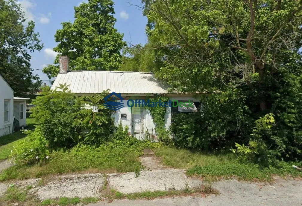 Off-market house in Harrodsburg, Kentucky — 2 beds, 1 bath, $33,000 — photo 3 of 3