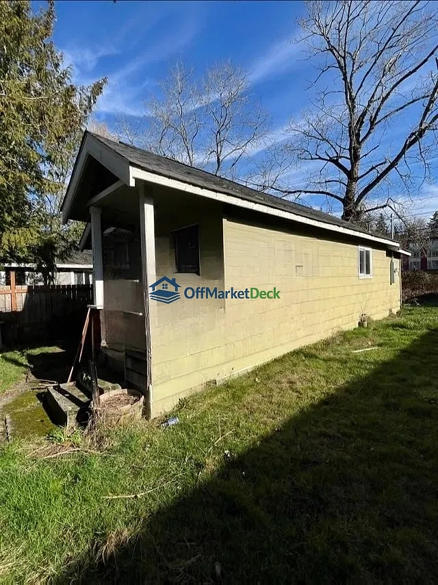 Off-market house in Seattle, Washington — 1 bed, 1 bath, $375,000 — photo 4 of 8