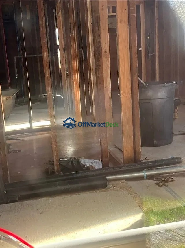 Off-market house in Seattle, Washington — 1 bed, 1 bath, $375,000 — photo 3 of 8