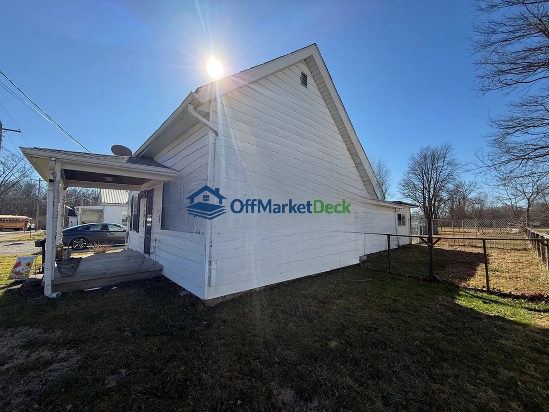 Off-market house in Bethel, Ohio — 2 beds, 1 bath, $108,000 - Blurred background Image