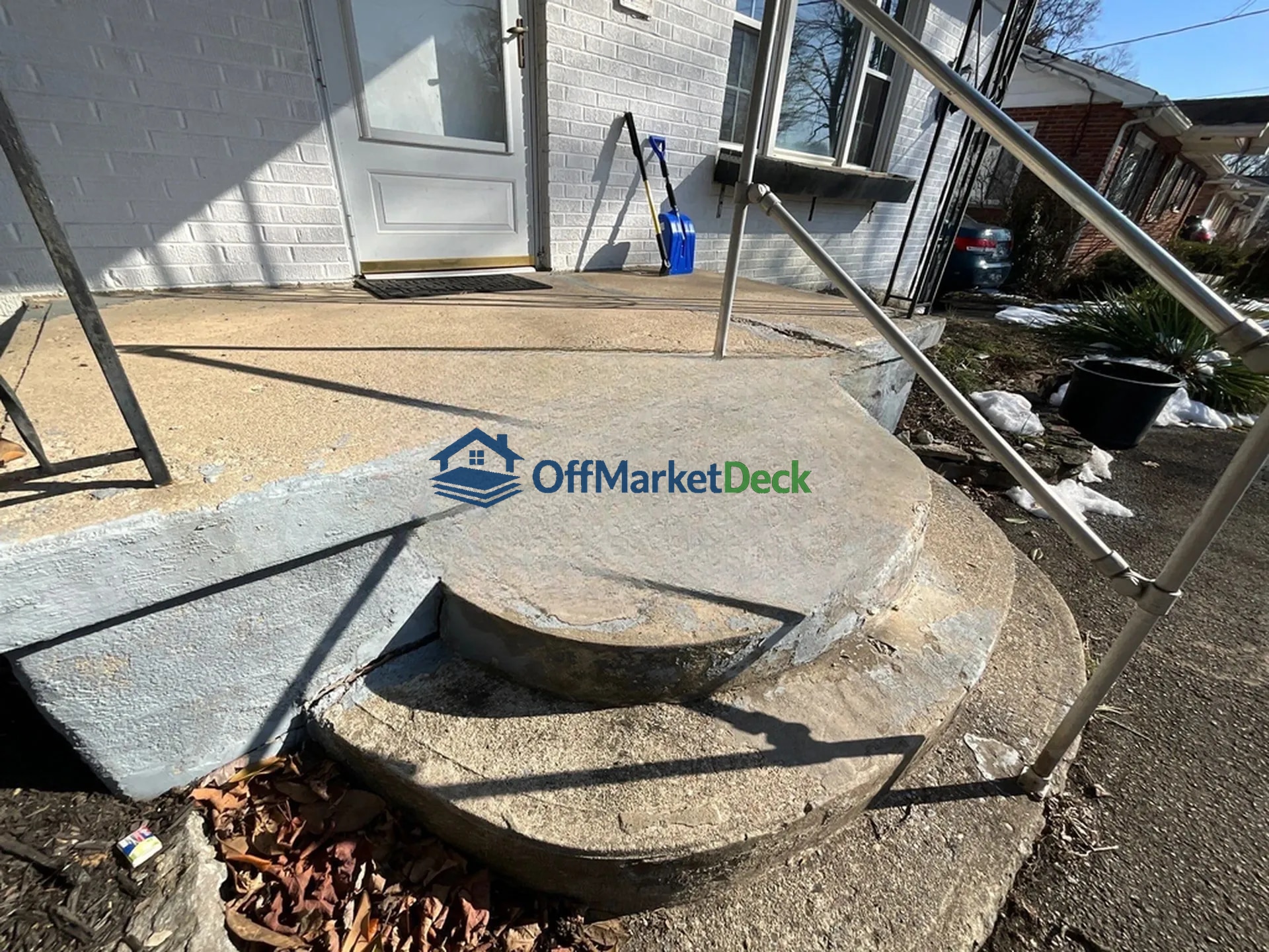 Off-market house in Cincinnati, Ohio — 3 beds, 2.5 baths, $380,000 - Blurred background Image