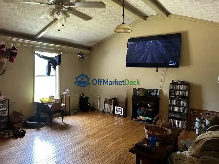 Off-market house in Tunnel Hill, Georgia — 3 beds, 2 baths, $220,000