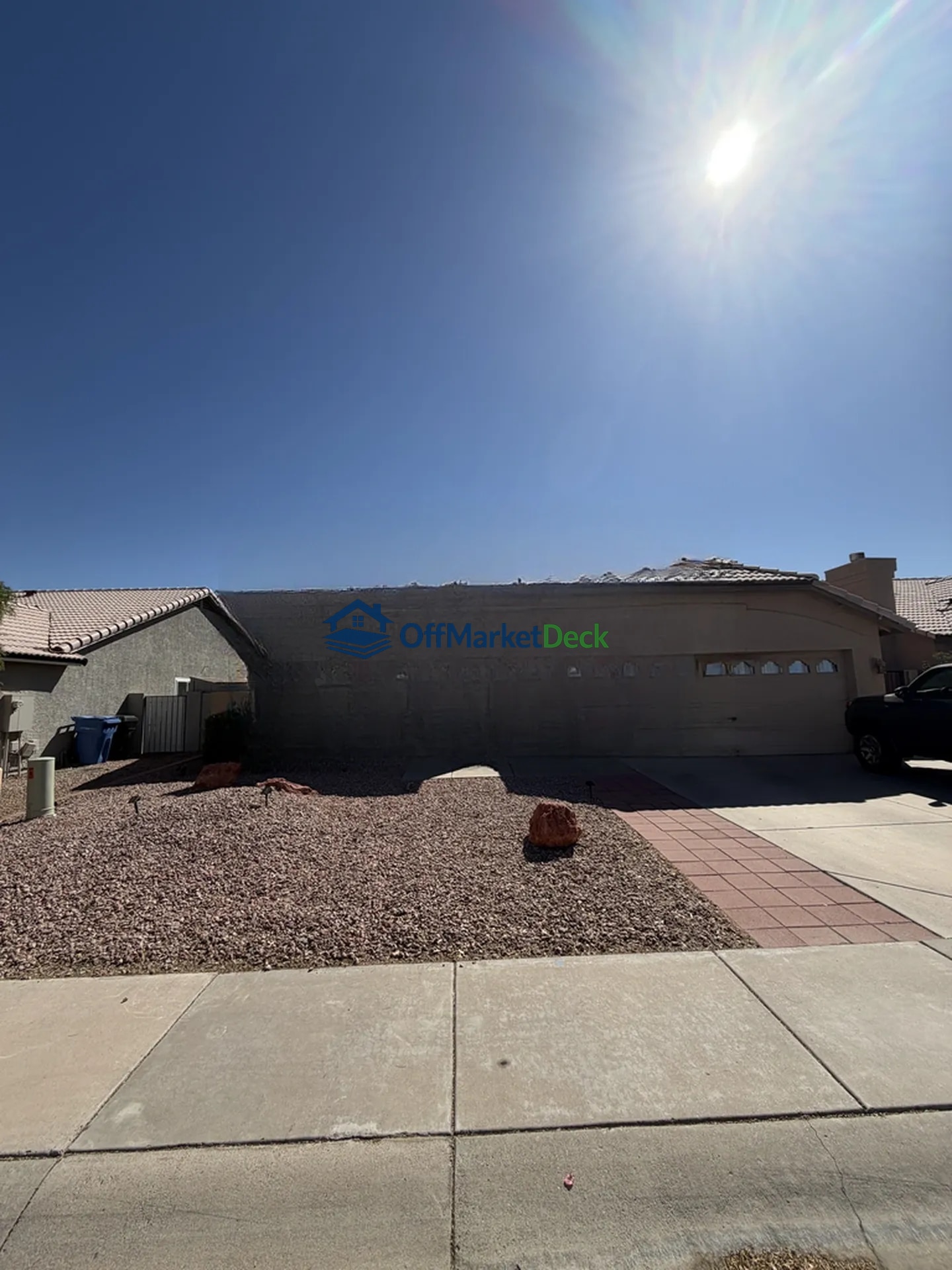 Off-market house in Gilbert, Arizona — 3 beds, 2 baths, $469,990 - Blurred background Image