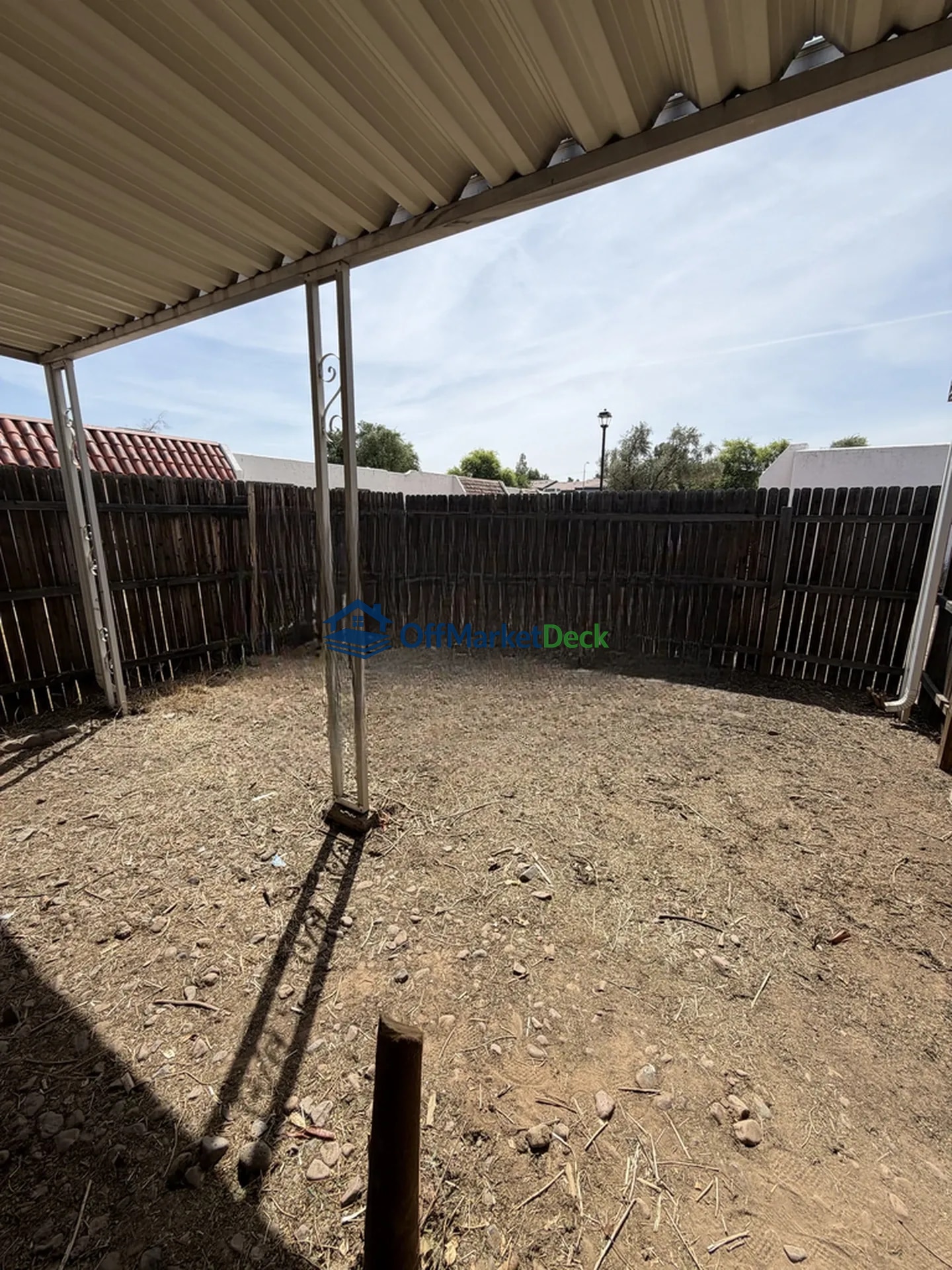 Off-market house in Glendale, Arizona — 3 beds, 1 bath, $156,990 - Blurred background Image