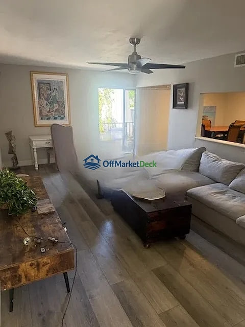 Off-market house in Phoenix, Arizona — 2 beds, 1.5 baths, $208,990 - Blurred background Image