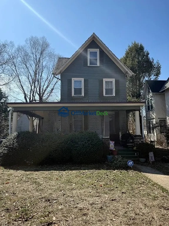 Off-market house in Riverton, New Jersey — 4 beds, 1.5 baths, $459,999 - Blurred background Image