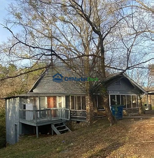 Off-market house in Birmingham, Alabama — 3 beds, 1 bath, $45,000 - Blurred background Image