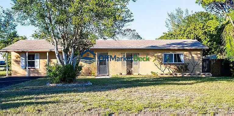Off-market house in Mount Dora, Florida — 3 beds, 1 bath, $265,000 - Blurred background Image