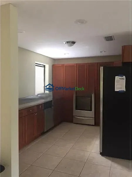 Off-market house in Homestead, Florida — 4 beds, 2 baths, $475,000 - Blurred background Image